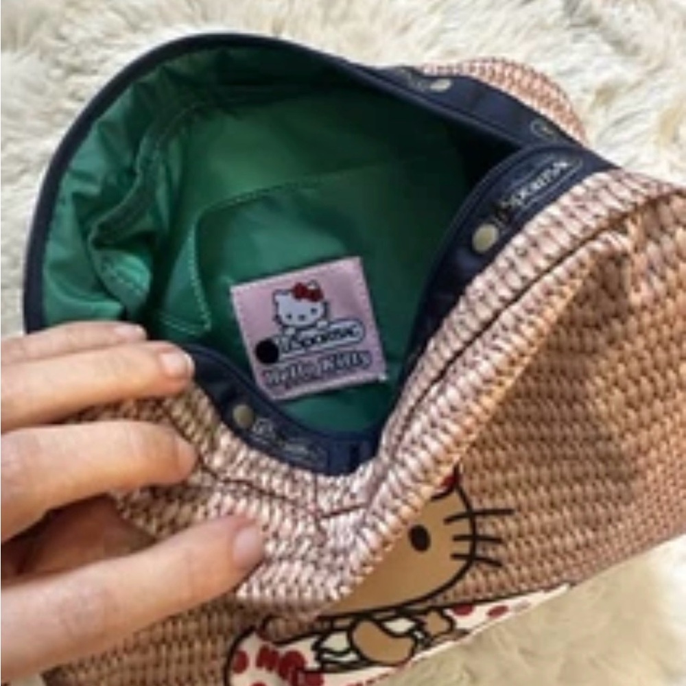Hello Kitty Le SportSac Tan Kitty cosmetics bag NEW Authentic - Picture 6 of 8